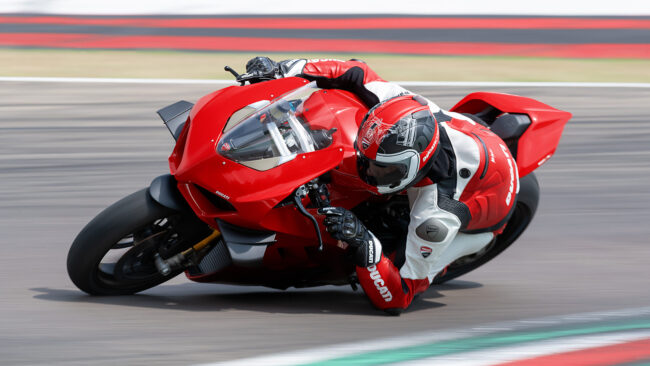 DucatiのツナギがDainese製の理由 | バイクのことならDUCATI浜松へ
