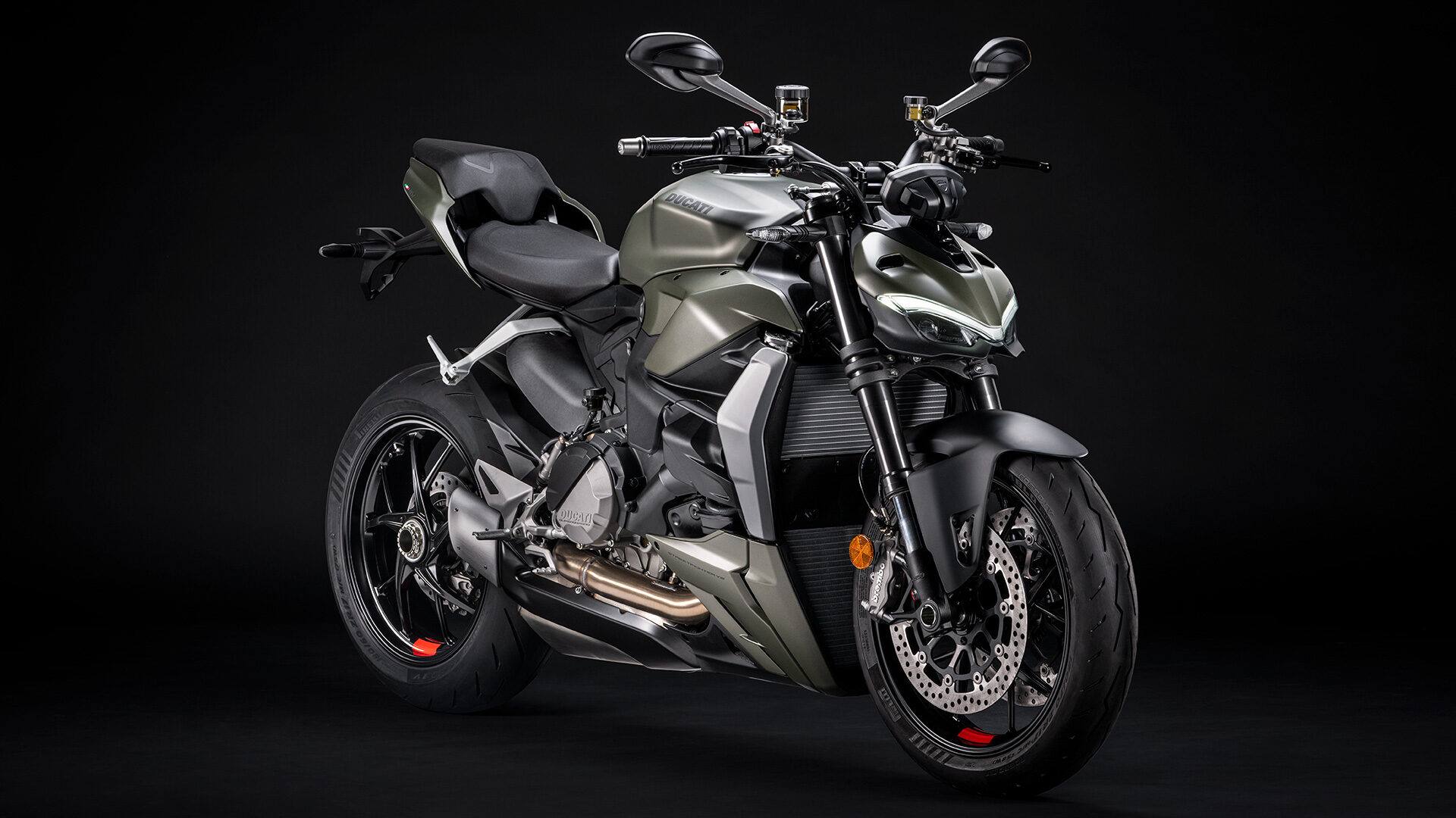 DUCATI/ドゥカティ/Ducati/マットカラー!美品！cardo付インカム DUCATI ムルティストラーダ V4 PIKES PEAK / RS カーボン製リア