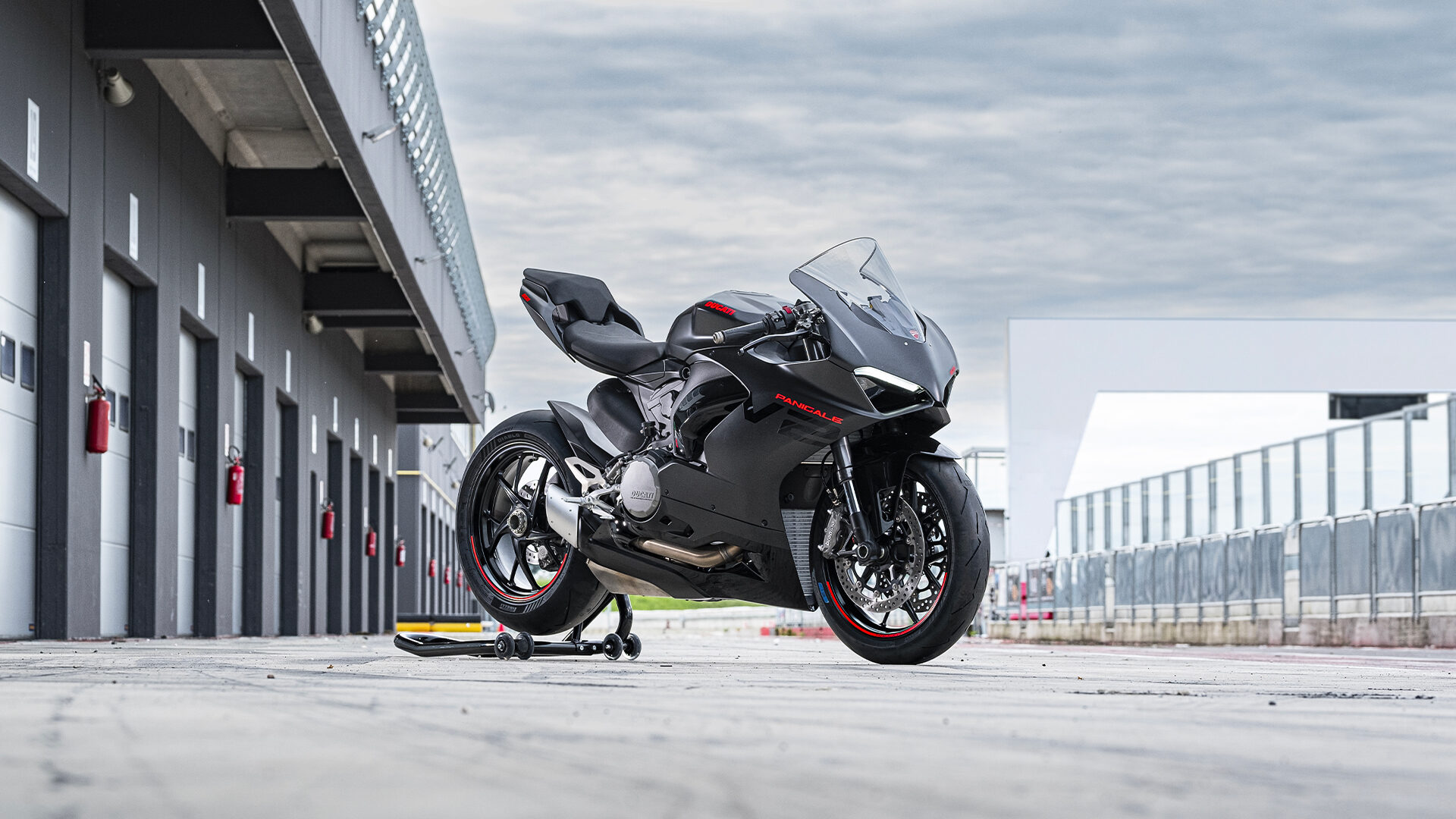 Ducati-Panigale-V2-MY24-