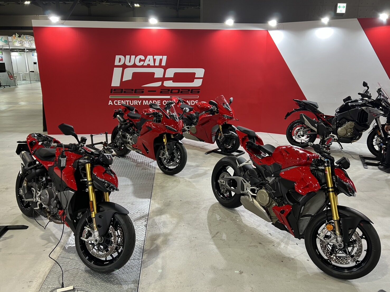 名古屋モーターサイクルショー ドゥカティブースヘお越しください