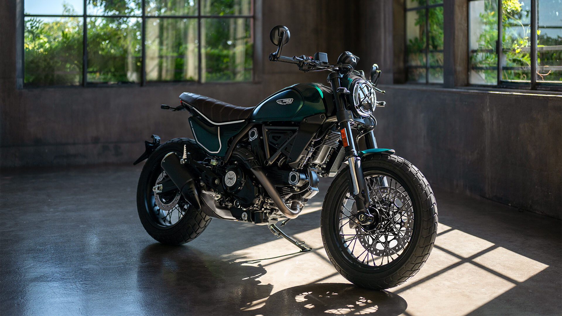 新色スクランブラー・ナイトシフト デビューフェア | バイクのことなら