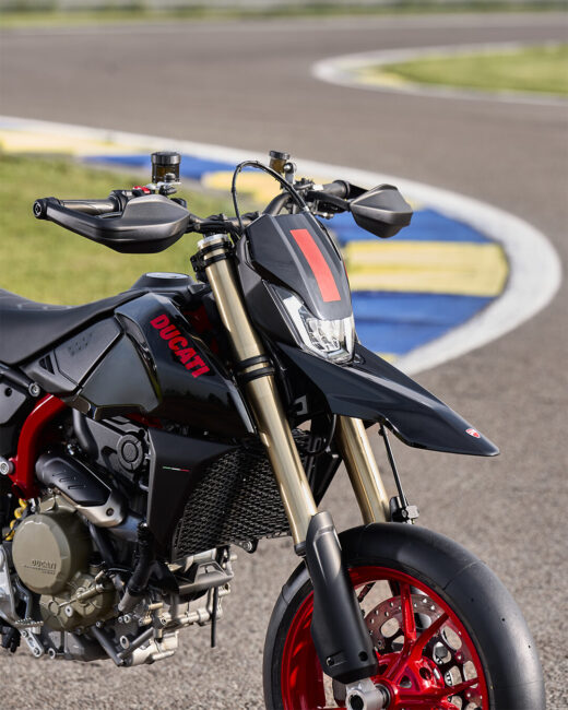 2027 New HyperMotard 698 Mono Nera | バイクのことならDUCATI浜松へ