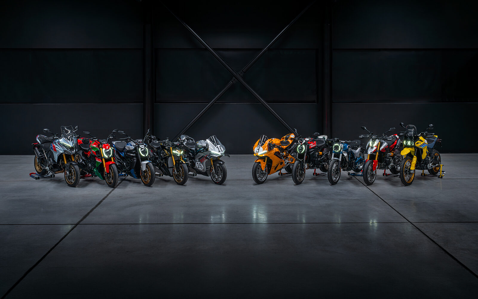 10モデル それぞれが世界限定100台 Collezione100シリーズ発表